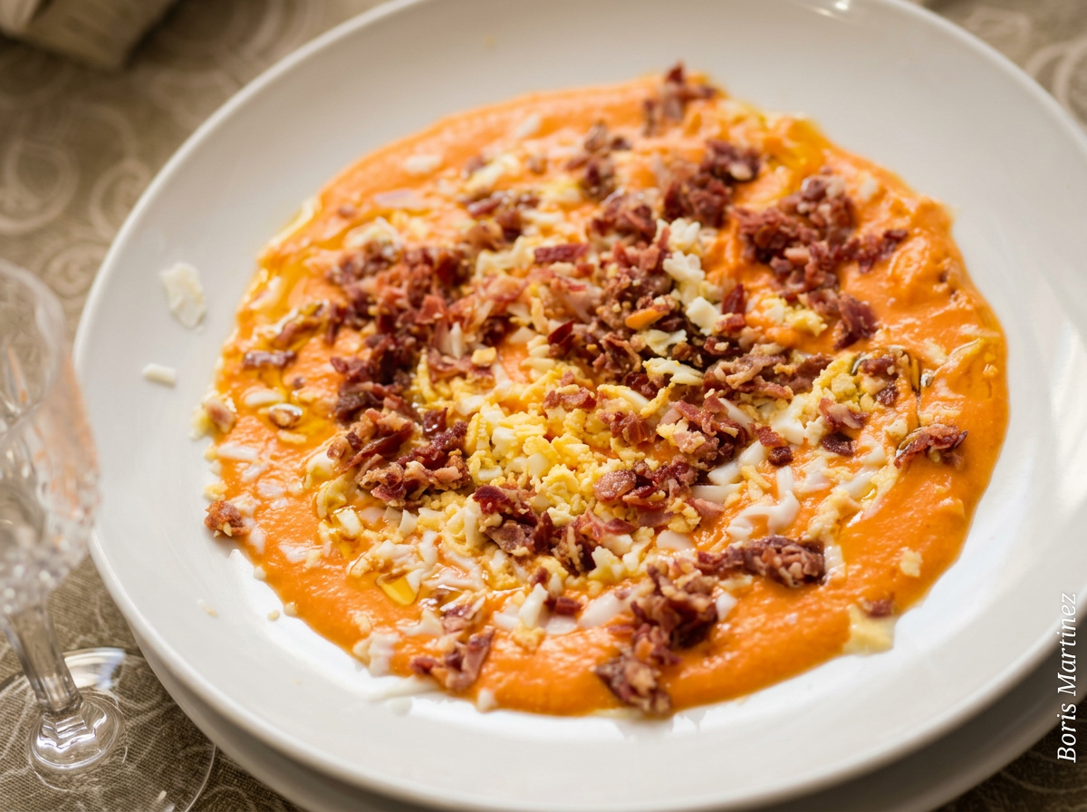 Salmorejo Guarnición del Mesón Restaurante Juan Antonio en Écija